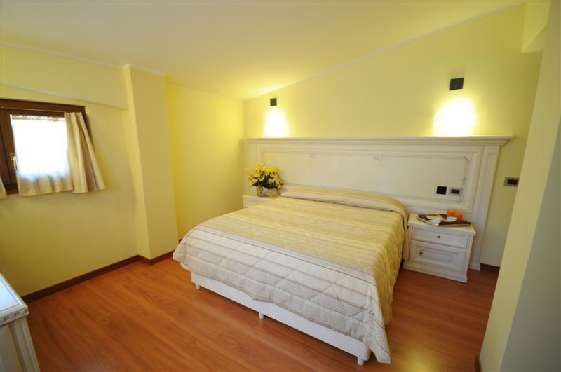 Hotel Panoramic Монтепульчано Номер фото